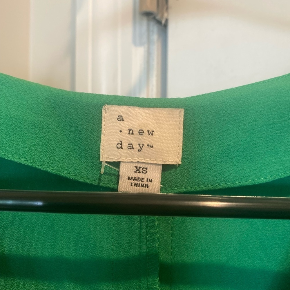 Green Cap Sleeve dress - Picture 2 of 4